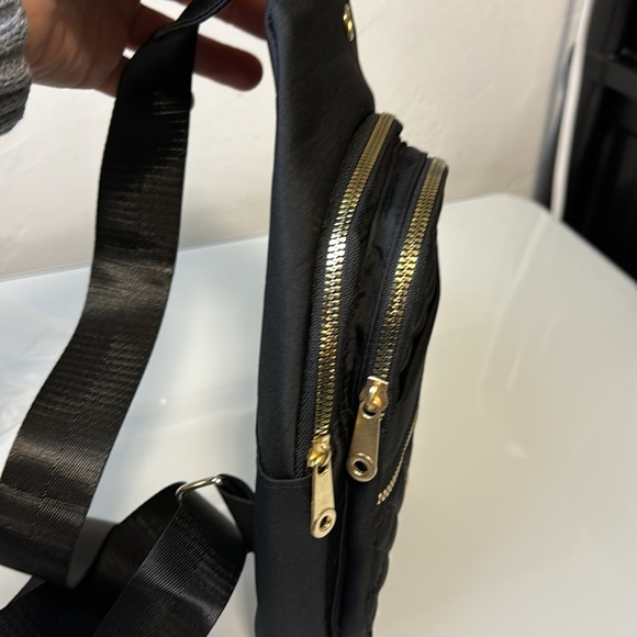 Fashion black quilted w/ gold hardware sling bag - Picture 10 of 11
